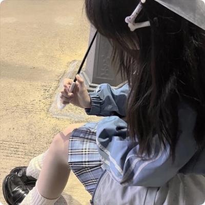 她来到我身边